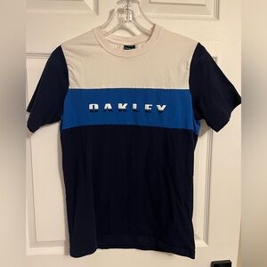 Oakley Men's XS Custom Fit Navy and White Color Block Tee